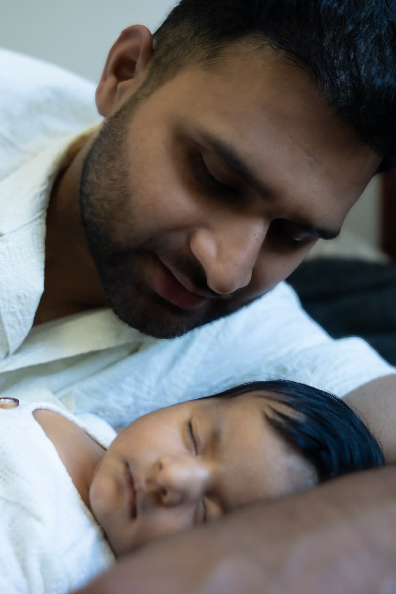 Help me find a budget newborn photographer in Montreal. Apeksha Bafna Photography - She is known for being patient with the newborn baby. Her style is relaxed and timeless. Choose her for a beautiful newborn photo session, right in your home.